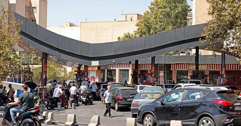طوابير وقود في طهران وتحذيرات صينية عقب حزمة العقوبات الأمريكية الجديدة
