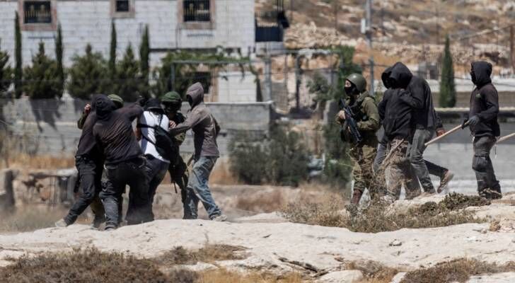 تصعيد واسع في الضفة: اعتقالات تطال 16 فلسطينياً ونتنياهو يفاخر بالتوسع الاستيطاني