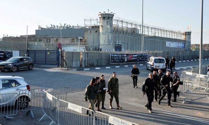 الاحتلال يفرج عن 9 أسرى من قطاع غزة بعد تعرضهم لتعذيب وحشي في السجون
