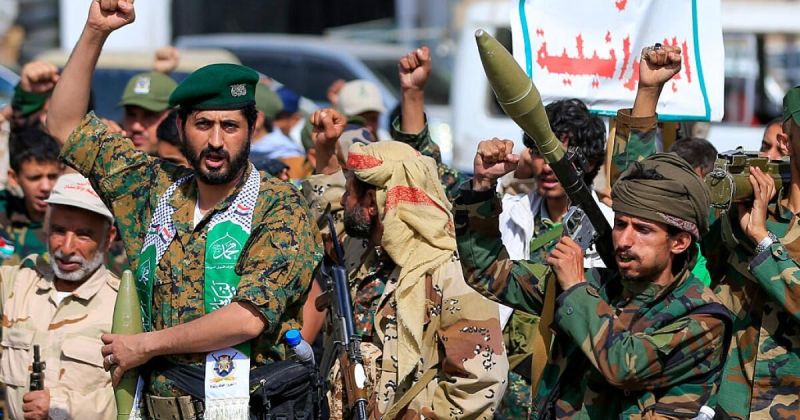 تصعيد عسكري في اليمن: الحوثيون يستهدفون قاعدة الملك خالد وبن سلمان يلتقي قائد 'سنتكوم'