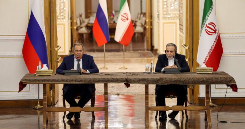 تباين في تقديرات الخبراء حول قدرة موسكو على الوساطة لاحتواء التصعيد ضد إيران