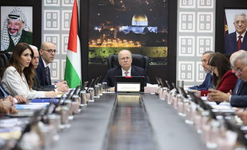 مجلس الوزراء يقر دعماً طارئاً للخليل ويحذر من تصاعد حرب التجويع في غزة