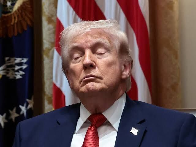 ترمب يفقد صبره مع حرب إيران التي تهدد بابتلاع رئاسته ولا يعرف كيف يخرج منها