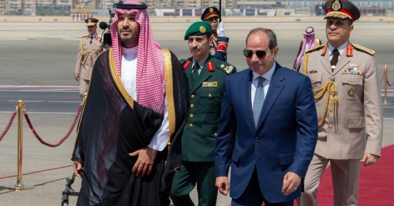 محمد بن سلمان في القاهرة والرياض تتوعد الحوثيين برد حازم إثر تصعيد غير مسبوق