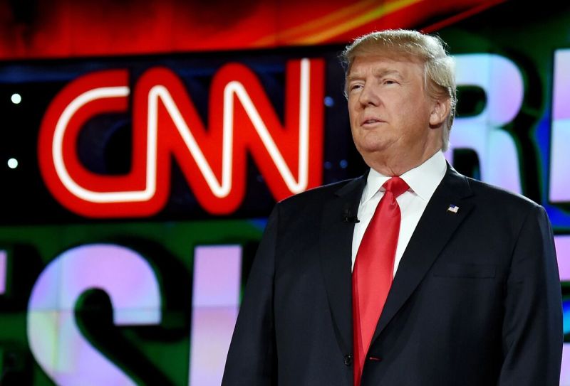 ترمب يصعّد حربه مع الصحافة: حظر CNN وMS NOW وPolitico من البيت الأبيض