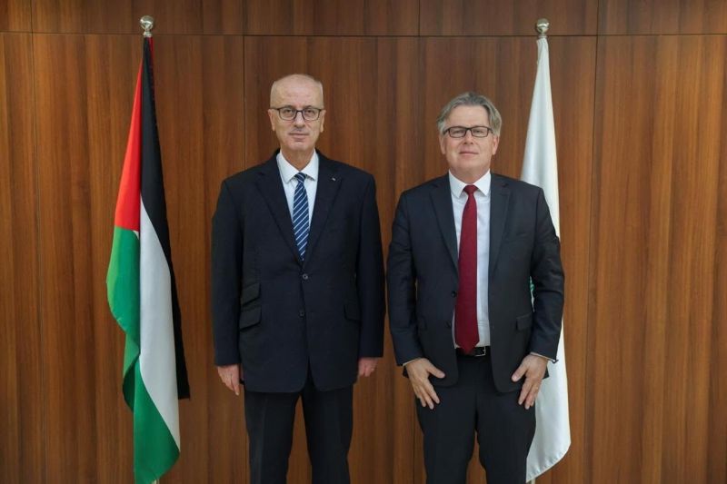 شدد على أهمية الدعم الدولي للعملية الانتخابية الفلسطينية... الحمد الله يبحث مع القنصل الفرنسي آخر المستجدات المتعلقة بالعملية الانتخابية