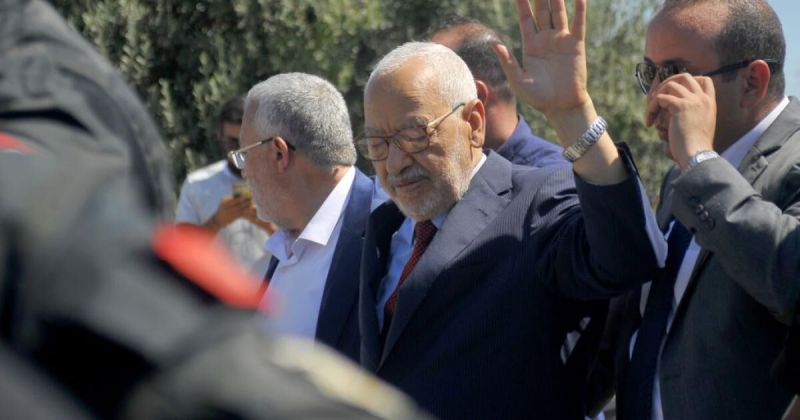 استجابة لضغوط طبية.. راشد الغنوشي ينهي إضرابه عن الطعام في سجون تونس