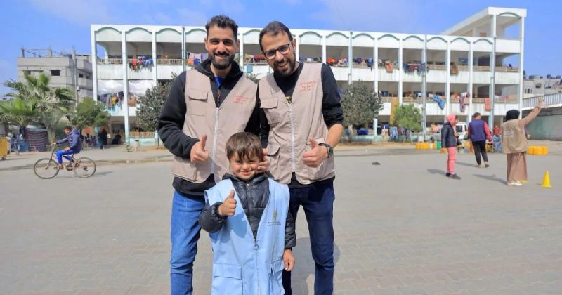 شباب غزة.. مبادرات تطوعية تتحدى النزوح وترسم ملامح الصمود في دير البلح