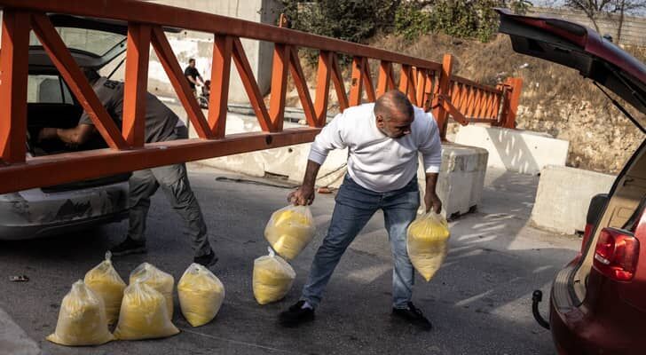 جيش الاحتلال يقرر إغلاق كافة المعابر والحواجز العسكرية في الضفة الغربية