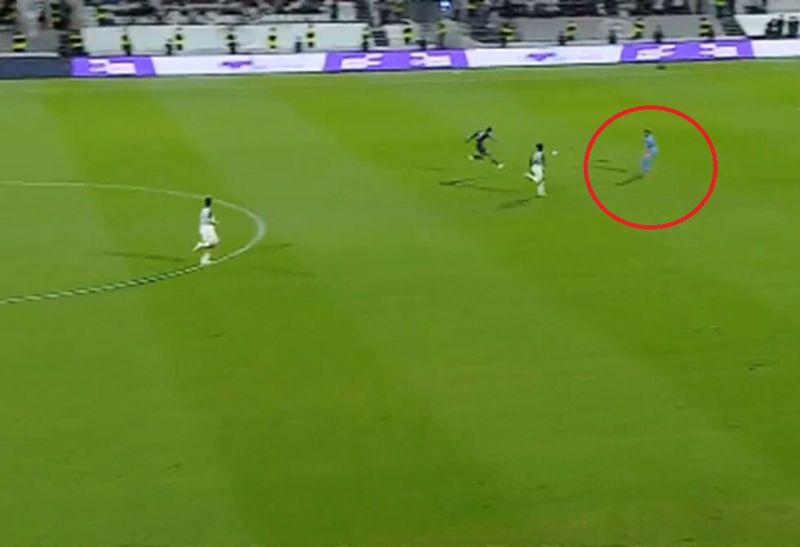 طرد حارس الأهلي يمهد الطريق لسداسية الشباب في دوري روشن
