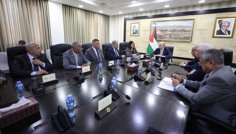 مصطفى يبحث مع بلدية نابلس تعزيز الخدمات ودعم صمود المواطنين في مواجهة الاستيطان