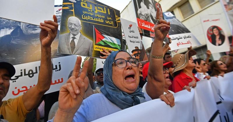 تونس: اعتقال صحفي ناقد وتثبيت أحكام قضائية مشددة يثيران قلقاً دولياً