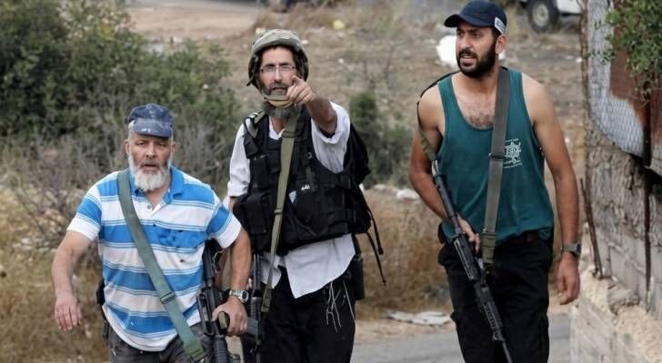 تصعيد واسع للمستوطنين في الضفة: اقتحام مقامات دينية وإصابات في صفوف المواطنين والمتضامنين