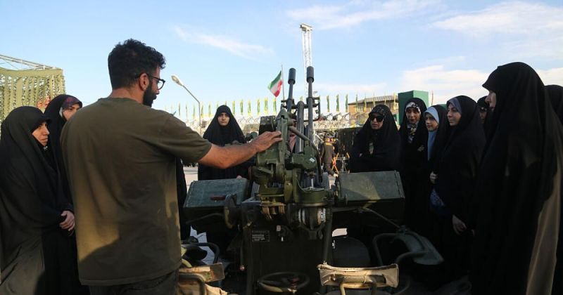 طهران تتمسك بالسيطرة على مضيق هرمز وترفض التنازل عن حق التخصيب النووي