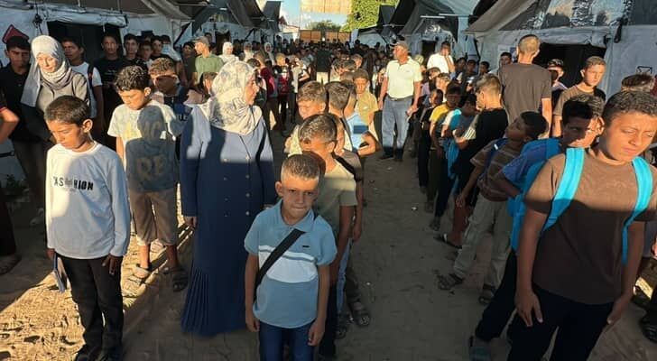 بعد انقطاع لثلاث سنوات.. عشرات آلاف الطلبة في غزة يعودون لمقاعد الدراسة الوجاهية