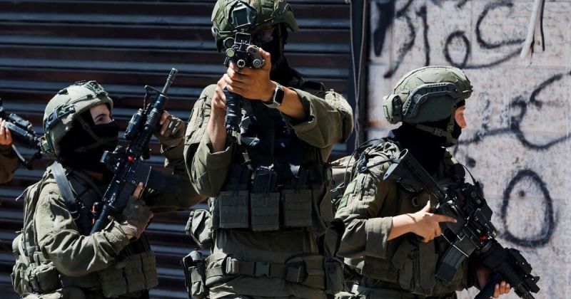 الاحتلال يحول منازل بالبيرة لثكنات عسكرية ويواصل حصار مخيم قلنديا لليوم الثاني