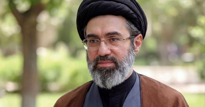 خامنئي يتوعد بطرد الأعداء من بحر العرب وطهران تنفي استئناف المفاوضات مع واشنطن