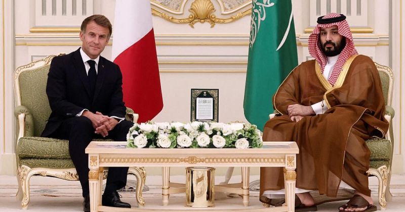 اتفاق سعودي فرنسي لتأمين إمدادات الديزل ونشر قوات فرنسية لحماية منشآت نفطية