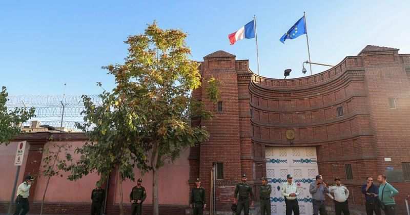 طهران تقرر إغلاق مركز اللغة الفرنسية التابع للسفارة بتهمة المساس بالأمن القومي