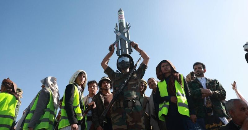 تصعيد عسكري في اليمن: التحالف يلوح بعملية بصنعاء والحوثيون يهددون بضرب الرياض