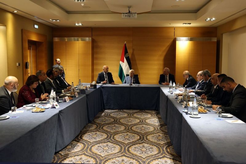 الرئيس عباس يطلع السفراء العرب في نيقوسيا على مستجدات الأوضاع الفلسطينية