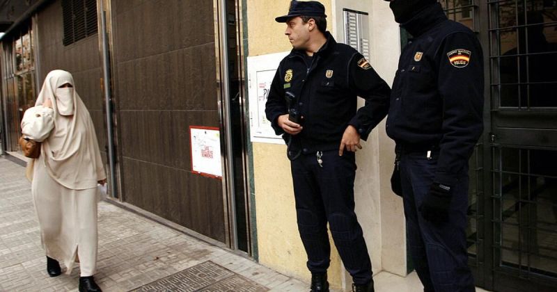 مدينة لاردة الإسبانية تقر حظراً جديداً على تغطية الوجه في الأماكن العامة