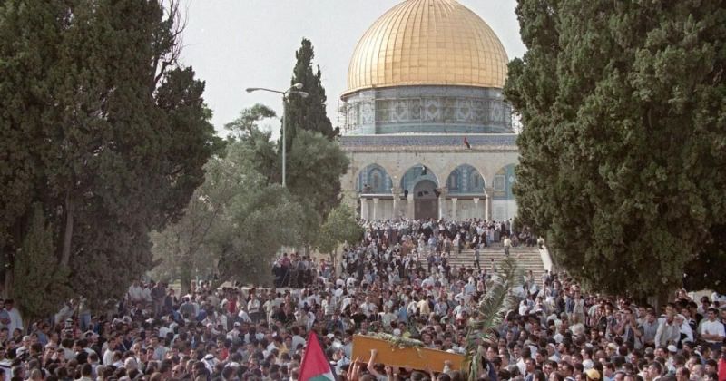 الاحتلال يصعد إجراءات المنع: حظر جنازات في الأقصى وإبعاد صحافية ألمانية