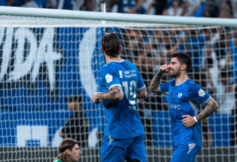 الهلال يستعيد صدارة الدوري السعودي بفوز مستحق على الفتح