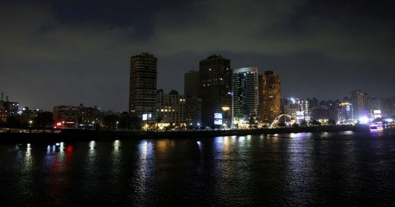 توقعات بتحسن آفاق النمو الاقتصادي في مصر مع ترقب تراجع قيمة الجنيه