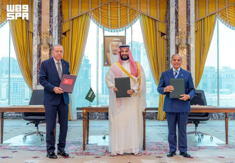 تنسيق دفاعي عاجل بين الرياض وأنقرة وإسلام آباد لمواجهة التصعيد الحوثي.. وطهران تعرض تسوية