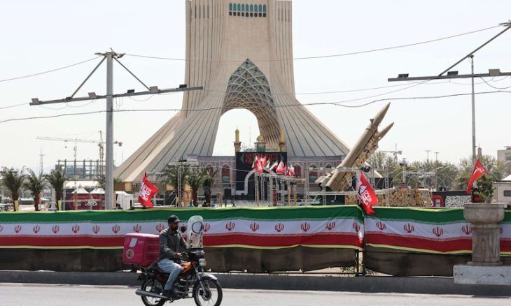 اتساع رقعة المواجهة: هجمات حوثية على منشآت نفطية سعودية واتهامات إيرانية لأوكرانيا في بحر قزوين