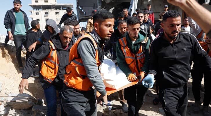 استشهاد شاب وإصابات في قصف وتفجيرات واسعة للاحتلال بقطاع غزة