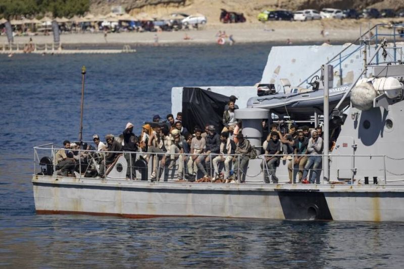 مأساة في بحر إيجه: غرق 12 مهاجراً بينهم رضيع قبالة السواحل اليونانية