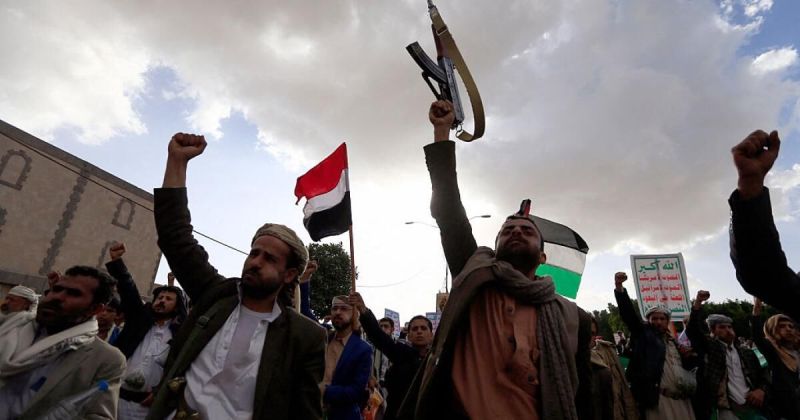 كواليس محادثات مسقط السرية: تعهدات حوثية لواشنطن بشأن أمن الملاحة وتصعيد ميداني في العمق السعودي