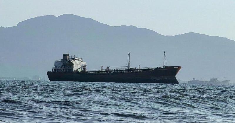 الحوثيون يوضحون طبيعة الحظر البحري وينفون إغلاق مضيق باب المندب
