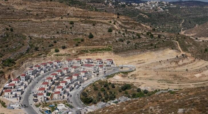 الاحتلال يصادر 1152 دونماً من أراضي ثلاث قرى بالضفة لتوسيع الاستيطان