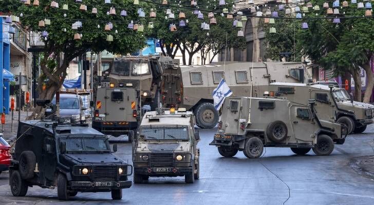 تصعيد واسع في الضفة: اعتقالات تطال العشرات وإخطارات هدم واعتداءات للمستوطنين