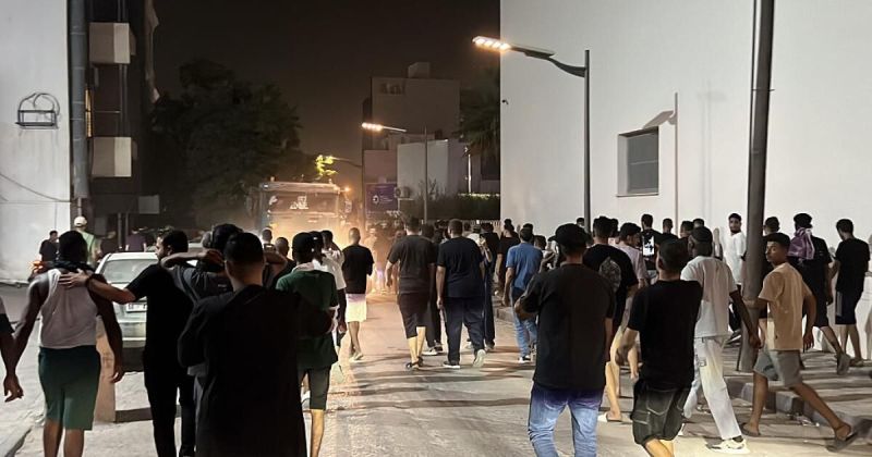 أزمة الكهرباء والوقود تشعل فتيل الاحتجاجات في طرابلس ومدن ليبية