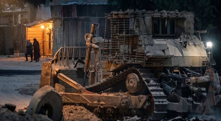 الاحتلال يفرض حظر التجوال على مخيمي شعفاط وعناتا ضمن عملية عسكرية واسعة