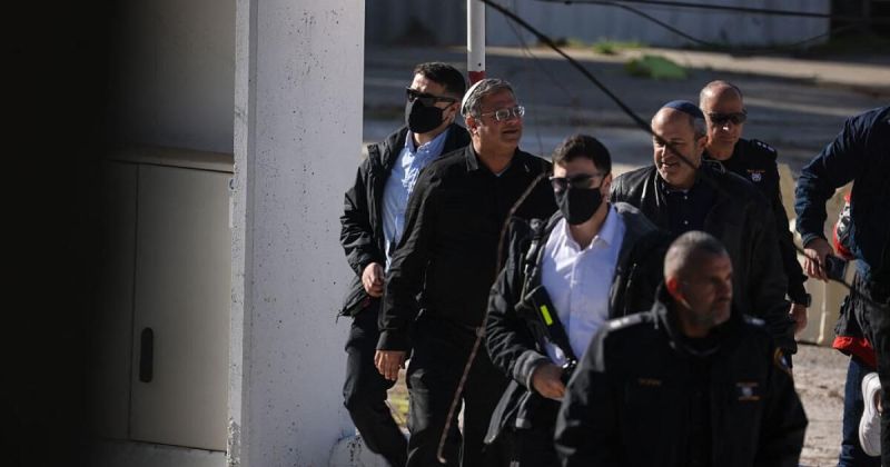 بن غفير يقتحم زنازين الأسيرات الفلسطينيات ويتباهى بسياسة التنكيل الممنهج
