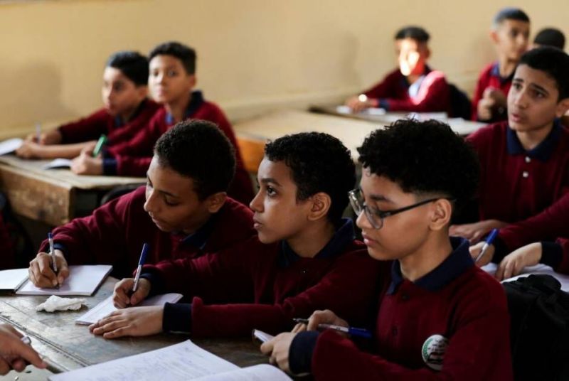 سجال المناهج يتجدد في مصر: ضغوط التقييمات وتحديات التطوير ترهق الأسر والطلاب