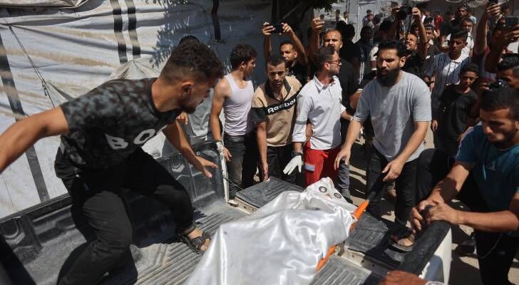غزة تودع 50 شهيداً انتشلتهم طواقم الإنقاذ من تحت ركام المنازل المدمرة
