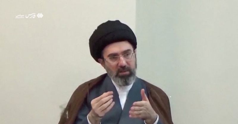 لقاء يجمع الزعيم الأعلى الإيراني مع رئيس البرلمان لبحث التصعيد العسكري