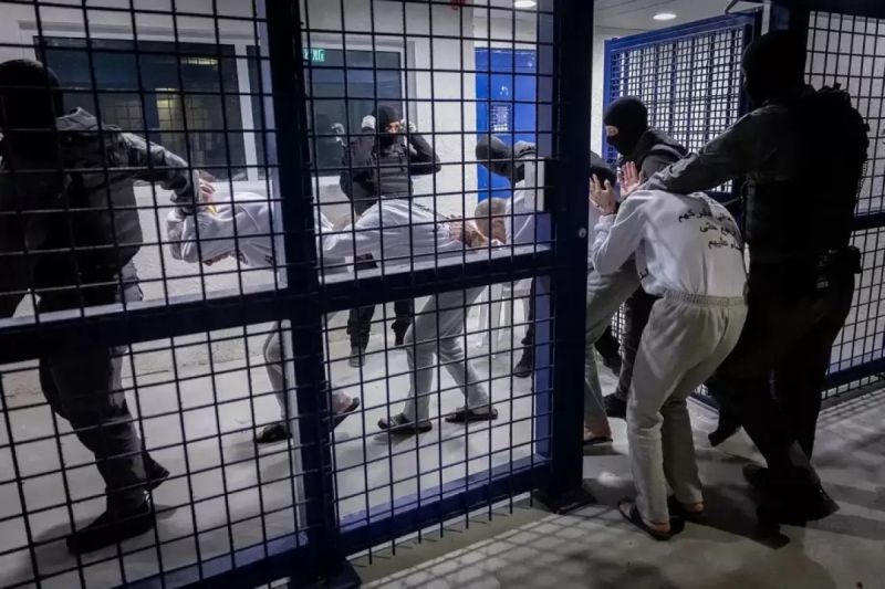 تعذيب وتجويع وحرمان من العلاج.. انتهاكات ممنهجة بحق الأسرى في قسم ركيفت بسجن الرملة