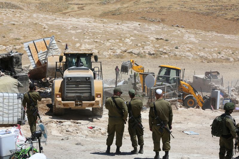 الاحتلال يهدم منزلاً ومنشأة تجارية في جبع شمالي القدس
