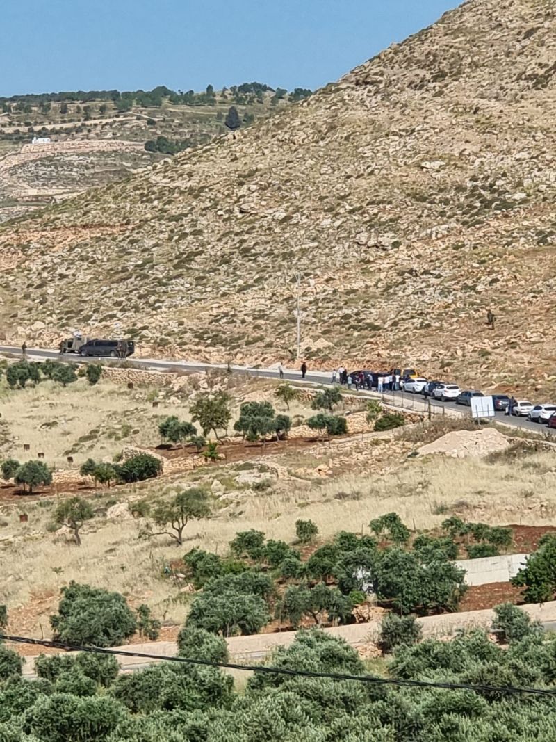 الاحتلال يمنع حصاد القمح شرق نابلس ويغلق مدخل قرية المغير شرق رام الله
