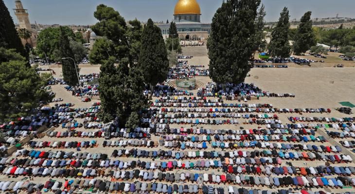 75 ألف مصلٍ يؤدون الجمعة في الأقصى وسط تشديدات إسرائيلية