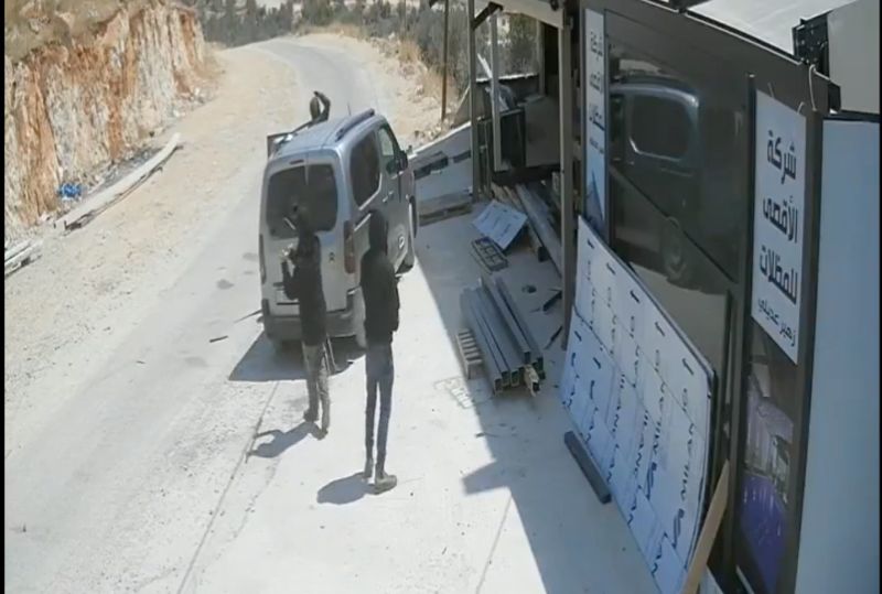 أهالي أوصرين يتصدون للمستوطنين ويجبرونهم على الهروب