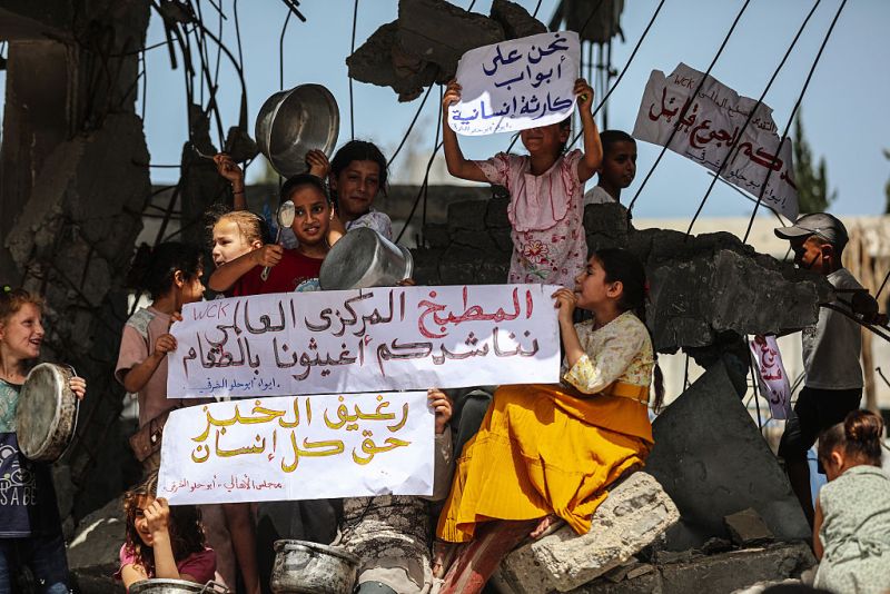 “هيومن رايتس ووتش”: غزة تحت حصار إنساني والمساعدات دون الحد الأدنى