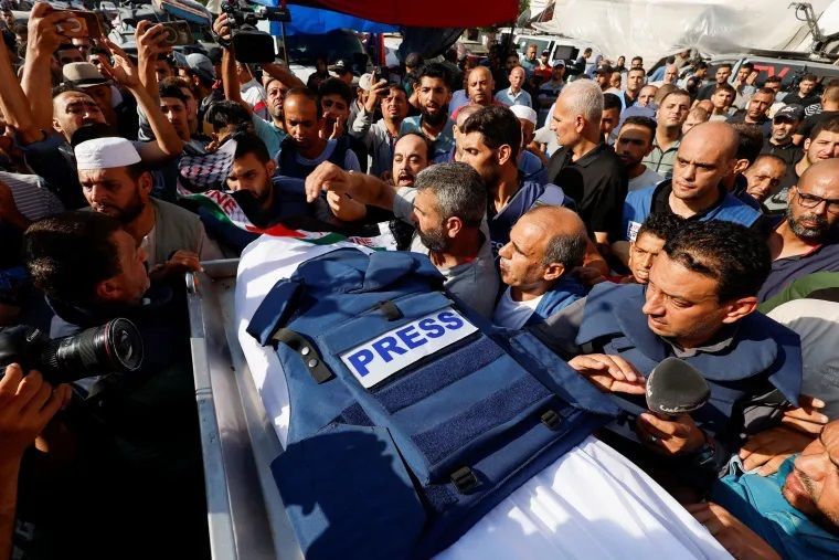 الحرب على التوثيق.. خبير يفسر استهداف إسرائيل للعمل الحقوقي المستقل